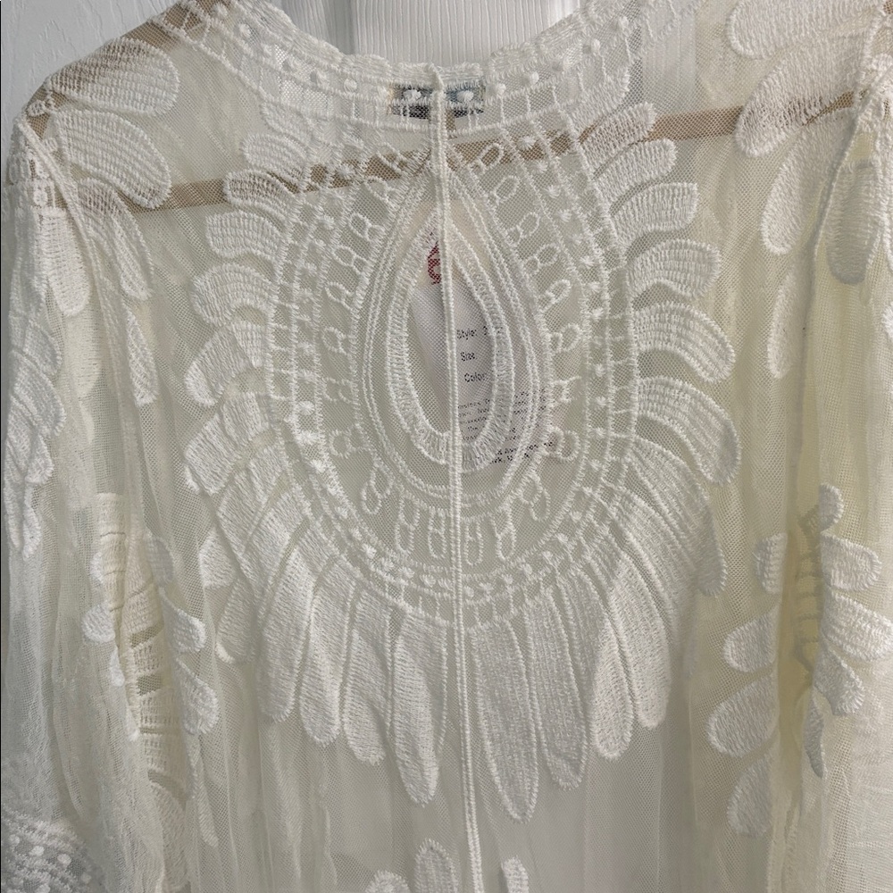 Elegant Cream Lace Kimono by Rebellion - Picture 4 of 4